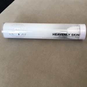 IT Cosmetics Heavenly Skin Brush NWT